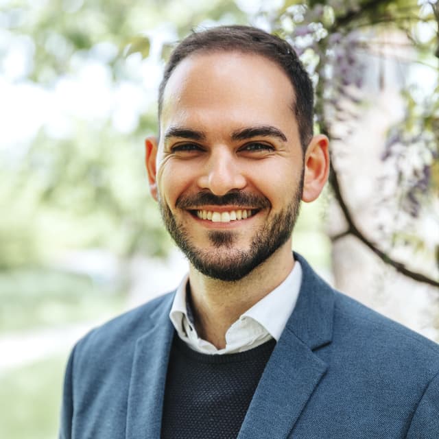 Dustin Savarino